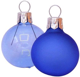 almindelige juleglaskugler i kongeblå farve
